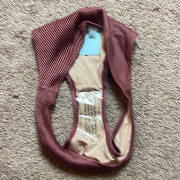 Cupshe sexy bikini.  Brown, ribbed.  Padded top. Tags attached - Picture 3 of 5